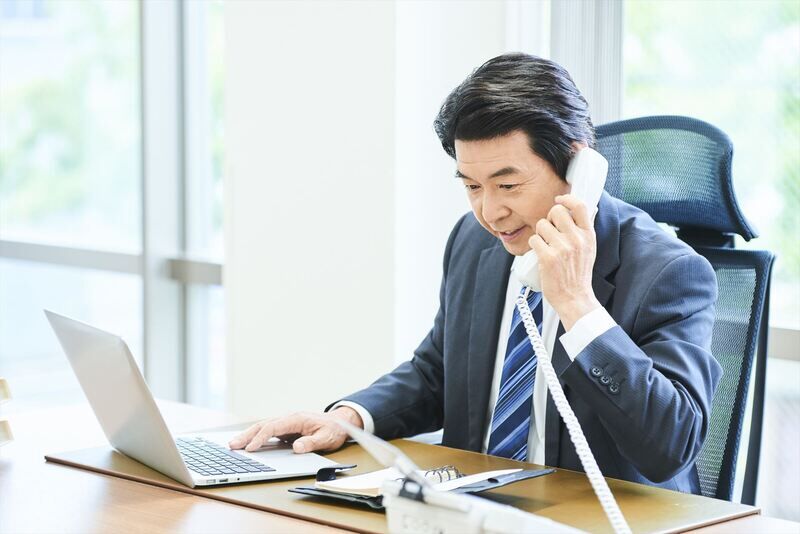 電話対応する代表